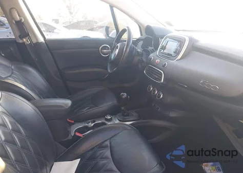 2016 Fiat 500X Trekking z USA, uszkodzony, nr VIN ZFBCFYCT7GP342730